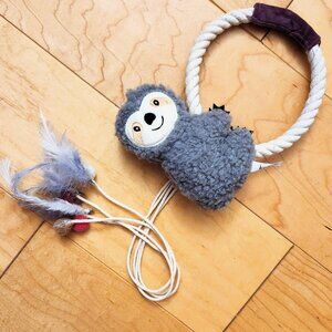 😻 Cat Toy Sloth Hanging with Strings and Feather to hang on the door handle New